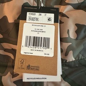 The North Face snow suit. Size 3T brand new never worn.